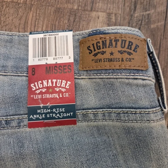 Levi's Signature High Rise Ankle Straight Jeans Size 8 Light Blue Distressed NWT - Picture 6 of 14